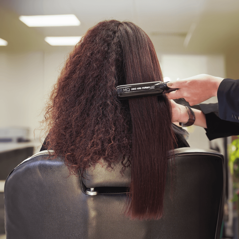 Piastra ergonomica professionale in titanio MQ PRO 480 TURBO - Keratinbooms