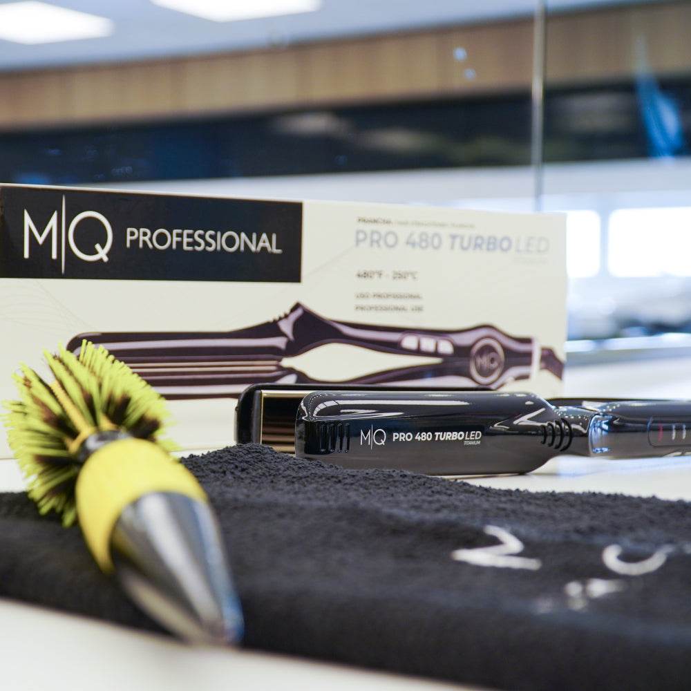 Piastra ergonomica professionale in titanio MQ PRO 480 TURBO - Keratinbooms