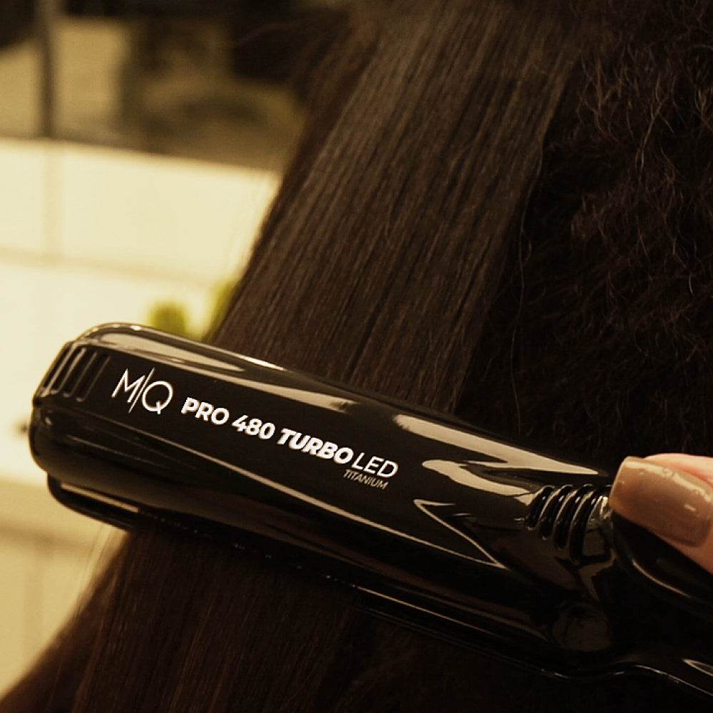 Piastra ergonomica professionale in titanio MQ PRO 480 TURBO - Keratinbooms