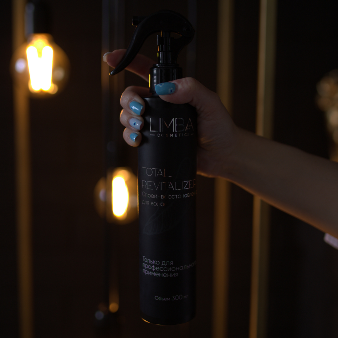 Spray Ricostruttore Totale Limba Cosmetics - Tenuto in mano, trattamento professionale con aminoacidi