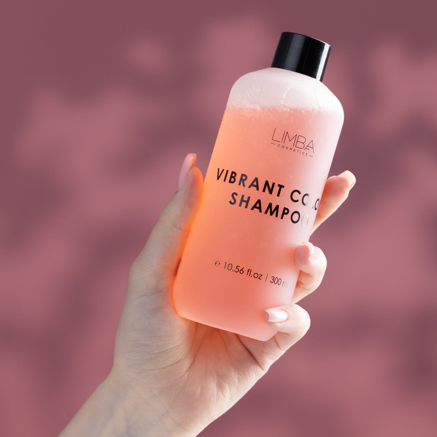 Shampoo Protezione Colore Limba Cosmetics 300ml - Confezione nella mano con seta e cheratina